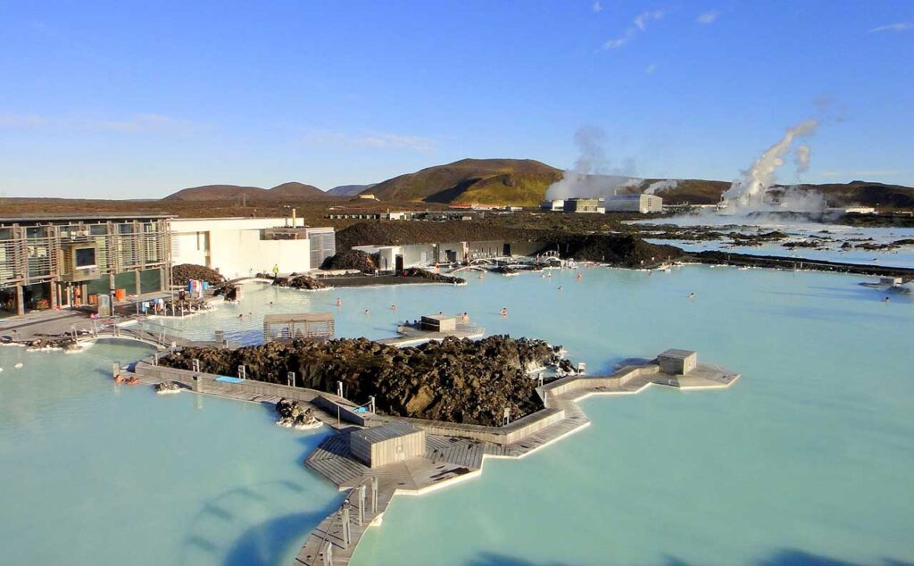Blue lagoon vs Mývatn nature baths