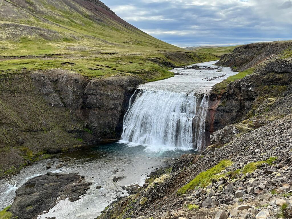 hike-to-waterfall-thorufoss